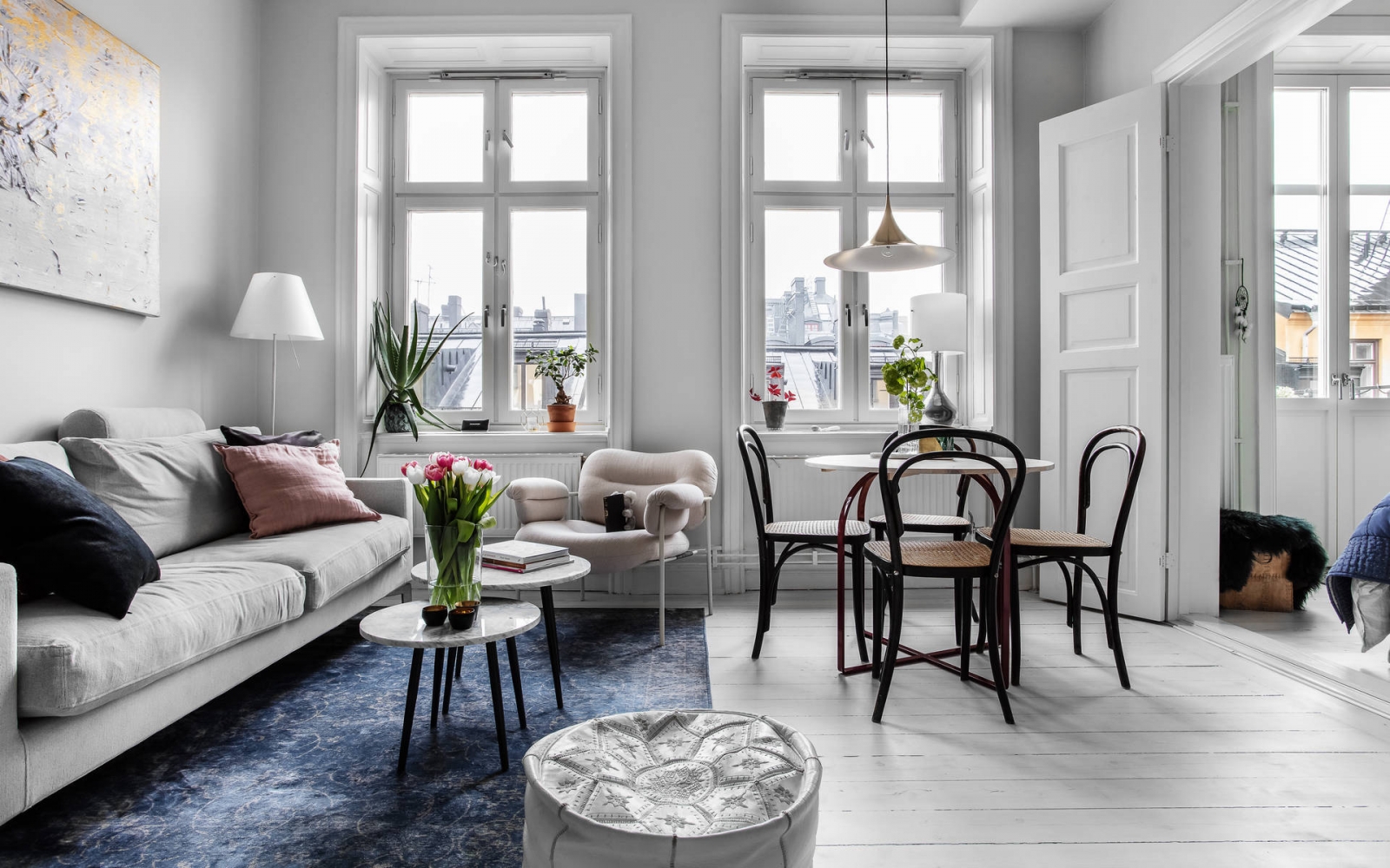 Sau nhiều năm tiết kiệm, cô gái trẻ đã mua được căn hộ 39m² và cải tạo thành không gian đẹp ngọt ngào